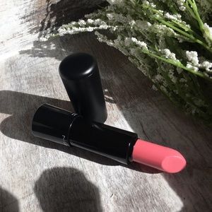 Full Mac mineralized rich lipstick in Be Fabulous.